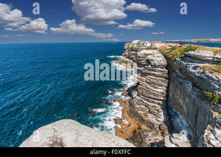 Die Klippen am North Bondi Golfplatz mit Blick über den Pazifik Stockfoto