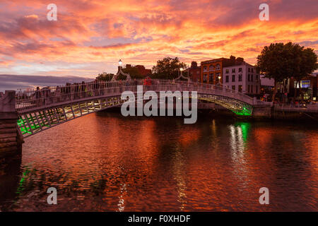 Ha Penny Bridge und Liffery Fluss. Dublin. Irland. Europa Stockfoto