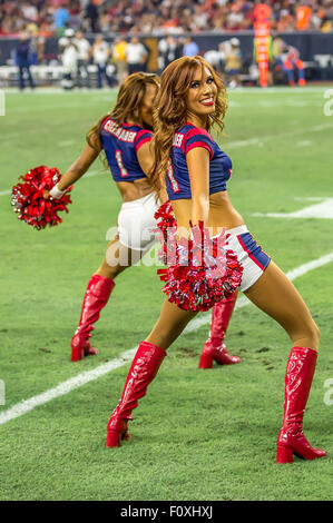 Houston, TX, USA. 22. August 2015. Houston Texans Cheerleader bei der NFL Preseason Fußballspiel zwischen den Denver Broncos und die Houston Texans NRG-Stadion in Houston, TX. Rudy Hardy/CSM/Alamy Live-Nachrichten Stockfoto