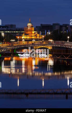 Ha Penny Bridge und Liffery Fluss. Dublin. Irland. Europa Stockfoto