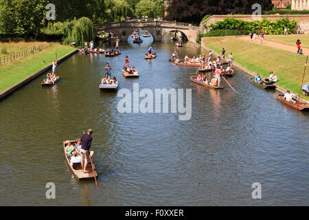 Bootfahren auf dem Fluss Cam an einem schönen Sommertag. Stockfoto