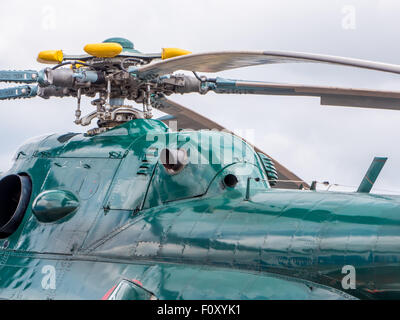 Militärhubschrauber auf Ausstellung in Riga, Lettland Stockfoto