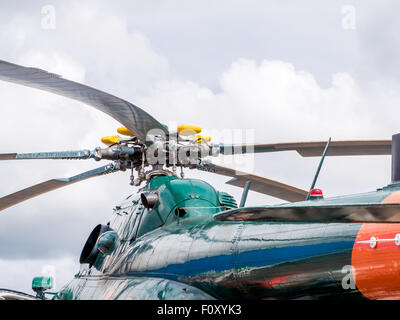 Militärhubschrauber auf Ausstellung in Riga, Lettland Stockfoto