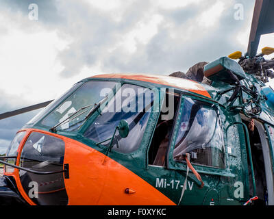 Militärhubschrauber auf Ausstellung in Riga, Lettland Stockfoto