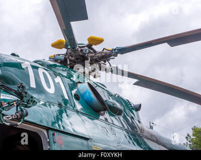 Militärhubschrauber auf Ausstellung in Riga, Lettland Stockfoto