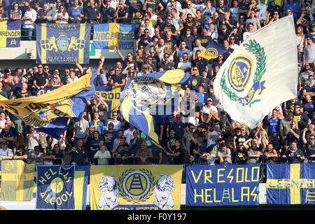 Verona, Italien. 22. August 2015. Hellas Verona Fans während der italienischen Serie A-Fußball-match zwischen Hellas Verona FC V AS Roma am 22. August 2015 Stadium Bentegodi in Verona, Italien. Bildnachweis: Andrea Spinelli/Alamy Live-Nachrichten Stockfoto