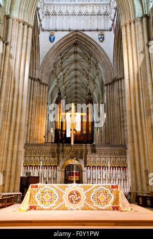 Der Hochaltar im York Minster, North Yorkshire, England, UK Stockfoto