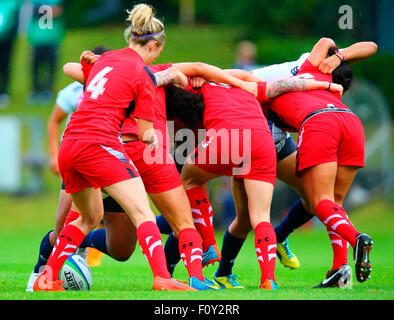 Dublin, Irland. 23. August 2015. Frauen Sevens Series Qualifikation 2015. Japan vs. Wales A Welsh scrum. Bildnachweis: Aktion Plus Sport/Alamy Live-Nachrichten Stockfoto