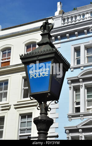 Metropolitan Police Lampe außerhalb Polizei-Station, Central London, England, UK Stockfoto