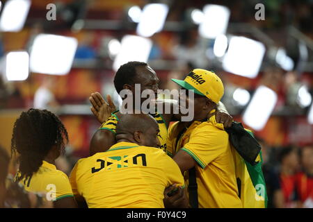 Peking, China. 23. August 2015. Jamaikas Usain Bolt feiert nach dem Sieg der Männer 100m-Finale bei den IAAF Weltmeisterschaften 2015 in Peking, Hauptstadt von China, am 23. August 2015. Bildnachweis: Xinhua/Alamy Live-Nachrichten Stockfoto