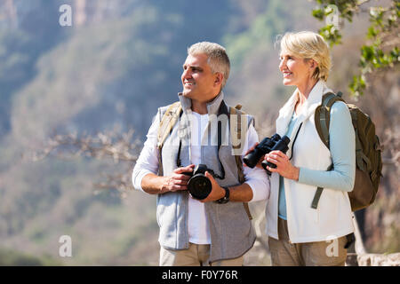 schöne ältere Wanderer Aktivität im Freien genießen Stockfoto