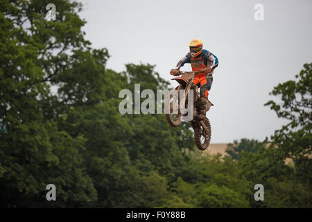 Motorradfahrer üben auf einer Motocross Strecke in Shifnal uk Stockfoto