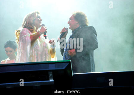 Al Bano und Romina Power führen während ihrer Berlin-Konzert auf der Waldbühne am 21. August 2015 Stockfoto