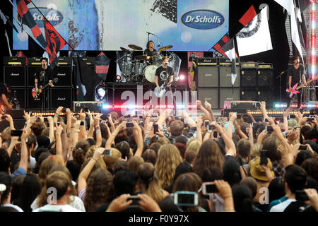 New York City. 21. August 2015. Michael Clifford, Ashton Irwin, Luke Hemmings und Calum Hood von 5 Sekunden des Sommers führen auf ABC "Good Morning America" am Rumsey Playfield, Central Park am 21. August 2015 in New York City. © Dpa/Alamy Live-Nachrichten Stockfoto