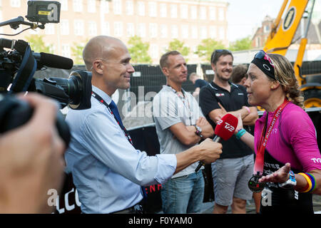 Kopenhagen, Dänemark, 23. August 2015. Michelle Vesterby, Gewinner des Frauen KMD Ironman Kopenhagen 70.3, wird zum Fernsehen interviewt. Bildnachweis: OJPHOTOS/Alamy Live-Nachrichten Stockfoto