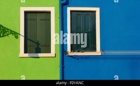 Grün und Blau bemalten Häusern bei Sonnenaufgang Burano Lagune von Venedig Italien Europa Stockfoto