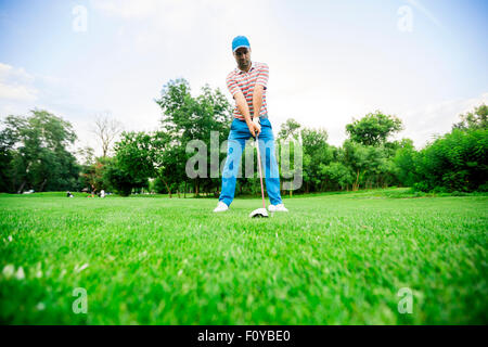 Golfer, die immer bereit, eine Aufnahme zu machen. Weitwinkel-Foto Stockfoto