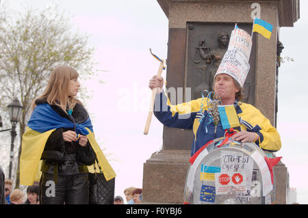 Odessa, Ukraine. 15. Oktober 2014. Odessa, Ukraine. 13. April 2014. Anhänger-Odessa-Maidan sammelten sich zur Unterstützung eine einheitliche Ukraine gegen den Separatismus © Andrey Nekrassow/ZUMA Wire/ZUMAPRESS.com/Alamy Live News Stockfoto