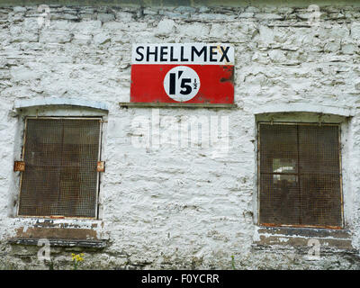 Shellmex Schild an Außenwand UK Stockfoto