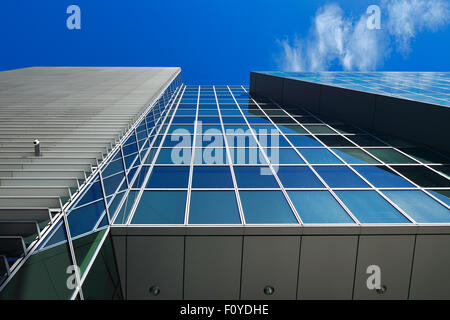 Moderne Architektur in Dublin Hafengebiet an einem schönen Tag Stockfoto