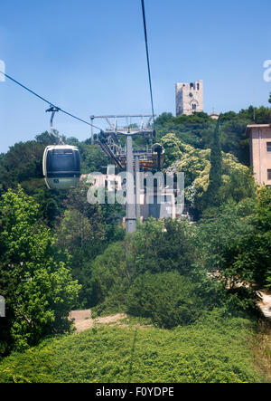 Wehrgang des Castello di Venere aus der Seilbahn von Erice. Italien. Stockfoto