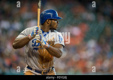 Houston, TX, USA. 23. August 2015. Los Angeles Dodgers Recht Fielder Yasiel Puig (66) Fledermäuse während der 4. Inning ein Hauptliga-Baseball-Spiel zwischen der Houston Astros und die Los Angeles Dodgers im Minute Maid Park in Houston, Texas. Trask Smith/CSM/Alamy Live-Nachrichten Stockfoto