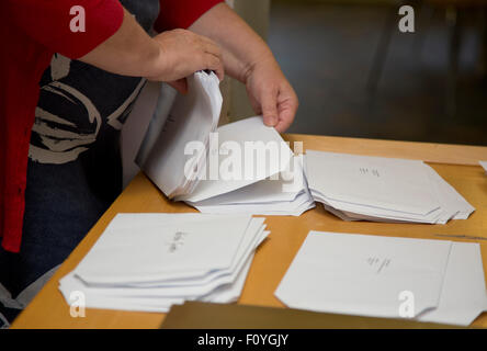 Umschläge mit Prüfungsergebnissen Stockfoto