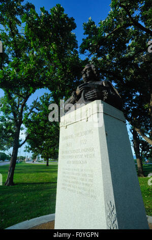 Emmanuel Swedenborg Statue im Lincoln Park entlang der Küste des Lake Michigan Diversey Harbor, Chicago, Illinois. Stockfoto