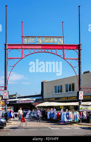 Eingang auf der berühmten Straße Markt namens "The Barras", London Road, Glasgow, Schottland, UK Stockfoto