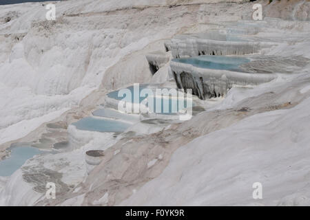 Pamukkale oder Baumwolle Schloss in Türkisch, befindet sich in der Provinz Denizli, südwestliche Türkei Stockfoto