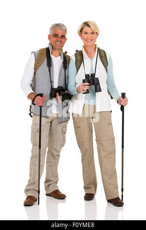 mittleren Alter Brautpaar Wandern isoliert auf weiss Stockfoto