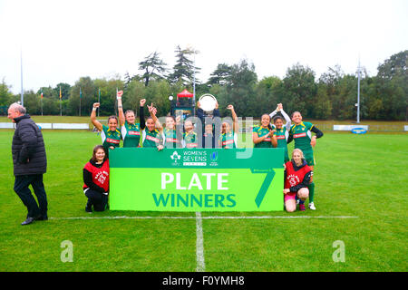 Dublin, Irland. 23. August 2015. Frauen Sevens Series Qualifikation 2015. Brasilien gegen Hong Kong Brasilien feiern die Platte zu gewinnen. Bildnachweis: Aktion Plus Sport/Alamy Live-Nachrichten Stockfoto