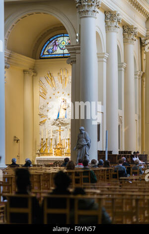 Gottesdienst in Sainte-Jacques-Sur-Coudenberg Kirche in Brüssel, Belgien Stockfoto