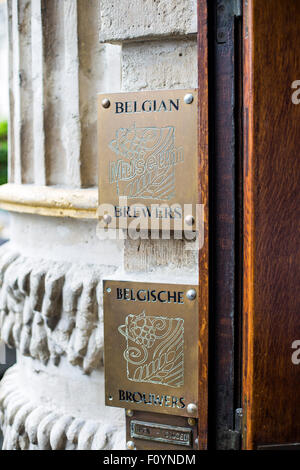 Biermuseum Plaque, Central Square, Brüssel, Belgien Stockfoto