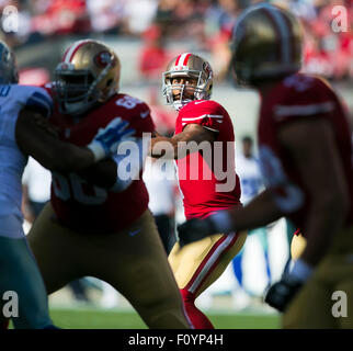 Santa Clara, Kalifornien, USA. 23. August 2015. San Francisco 49ers quarterback COLIN KAEPERNICK (7) in Aktion bei einem NFL-Football-Spiel zwischen den Dallas Cowboys und die San Francisco 49ers im Levi's-Stadion. San Francisco führt Dallas 13-0 zur Halbzeit. Bildnachweis: Csm/Alamy Live-Nachrichten Stockfoto