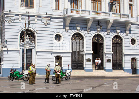 Polizei in Plaza Sotomayor, Valparaiso, Chile Stockfoto