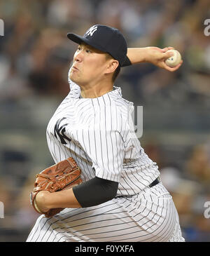 Bronx, New York, USA. 21. August 2015. Masahiro Tanaka (Yankees), 21. August 2015 - MLB: Masahiro Tanaka von der New York Yankees Stellplätze während der Major League Baseball Spiel gegen die Cleveland Indians im Yankee Stadium in der Bronx, New York, Vereinigte Staaten von Amerika. © AFLO/Alamy Live-Nachrichten Stockfoto