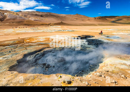 Mudpot, Fumarole auf geothermische Gebiet Hverarönd auch Hverir oder Namaskard, North Island, Island Stockfoto