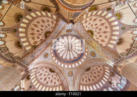 Innenansicht der Kuppel in der blauen Moschee, Sultan Ahmed Mosque, europäische Seite, Istanbul, Türkei Stockfoto