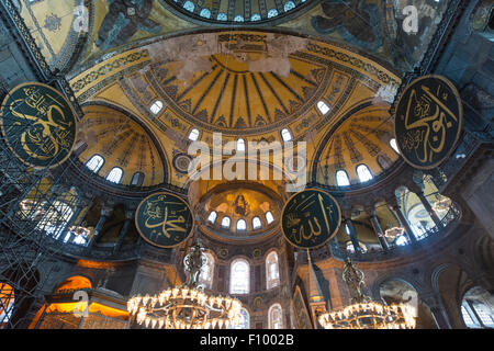 Hauptbereich der Hagia Sophia, Kuppel, Ayasofya, Interieur, UNESCO World Heritage Site, europäische Seite, Istanbul, Türkei Stockfoto