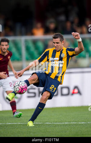 Verona, Italien. 22. August 2015. Juanito (Hellas) Fußball: Italienische "Serie A" match zwischen Hellas Verona 1-1 AS Roma im Stadio Marc'Antonio Bentegodi in Verona, Italien. © Maurizio Borsari/AFLO/Alamy Live-Nachrichten Stockfoto