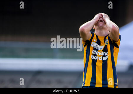 Verona, Italien. 22. August 2015. Emil Hallfredsson (Hellas) Fußball: Italienische "Serie A" match zwischen Hellas Verona 1-1 AS Roma im Stadio Marc'Antonio Bentegodi in Verona, Italien. © Maurizio Borsari/AFLO/Alamy Live-Nachrichten Stockfoto