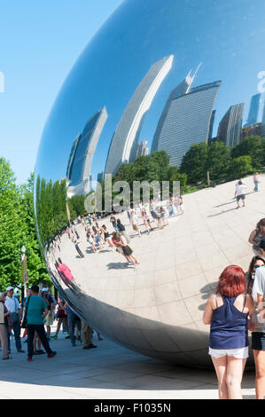 Cloud Gate, oder die Bohne von Anish Kapoor im Millennium Park, Chicago. Stockfoto