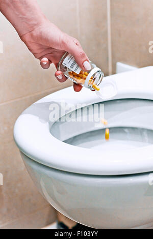 FRAU MIT MEDIKAMENTEN Stockfoto