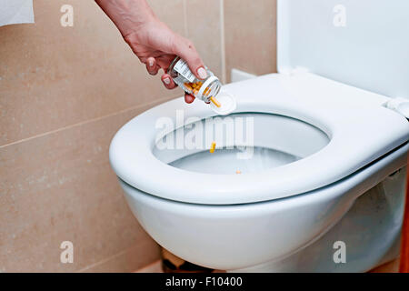 FRAU MIT MEDIKAMENTEN Stockfoto