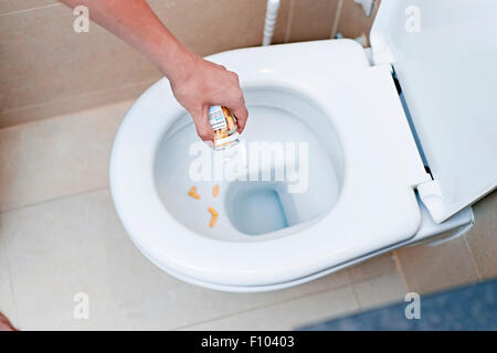 FRAU MIT MEDIKAMENTEN Stockfoto