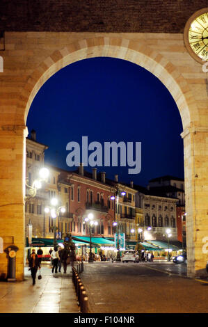 Italien, Veneto, Verona, Portoni della Bra, Stadttor. Stockfoto