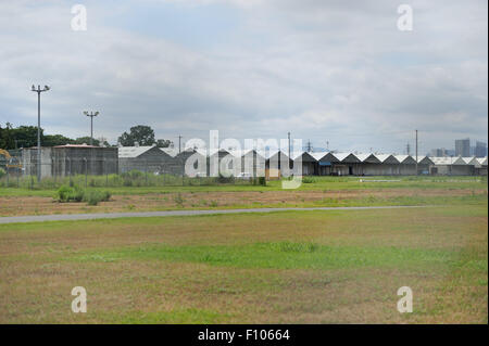 Sagamihara, Japan. 24. August 2015. US Armee Sagami General Depot sieht in Sagamihara, rund 40 Kilometer südwestlich von Tokio, am 24. August 2015. Mehrere Explosionen und ein großes Feuer zerstört ein Lager in der amerikanischen Militärbasis Montag früh, aber es gab keine Berichte über Verletzungen. Bildnachweis: Masahiro Tsurugi/AFLO/Alamy Live-Nachrichten Stockfoto