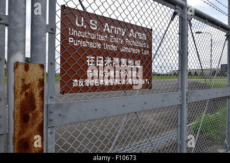 Sagamihara, Japan. 24. August 2015. US Armee Sagami General Depot sieht in Sagamihara, rund 40 Kilometer südwestlich von Tokio, am 24. August 2015. Mehrere Explosionen und ein großes Feuer zerstört ein Lager in der amerikanischen Militärbasis Montag früh, aber es gab keine Berichte über Verletzungen. Bildnachweis: Masahiro Tsurugi/AFLO/Alamy Live-Nachrichten Stockfoto