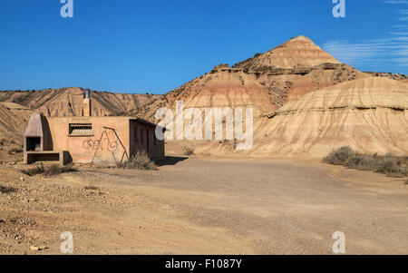 Verlassene Hütte in Bardenas Reales, Navarra, Spanien. Stockfoto